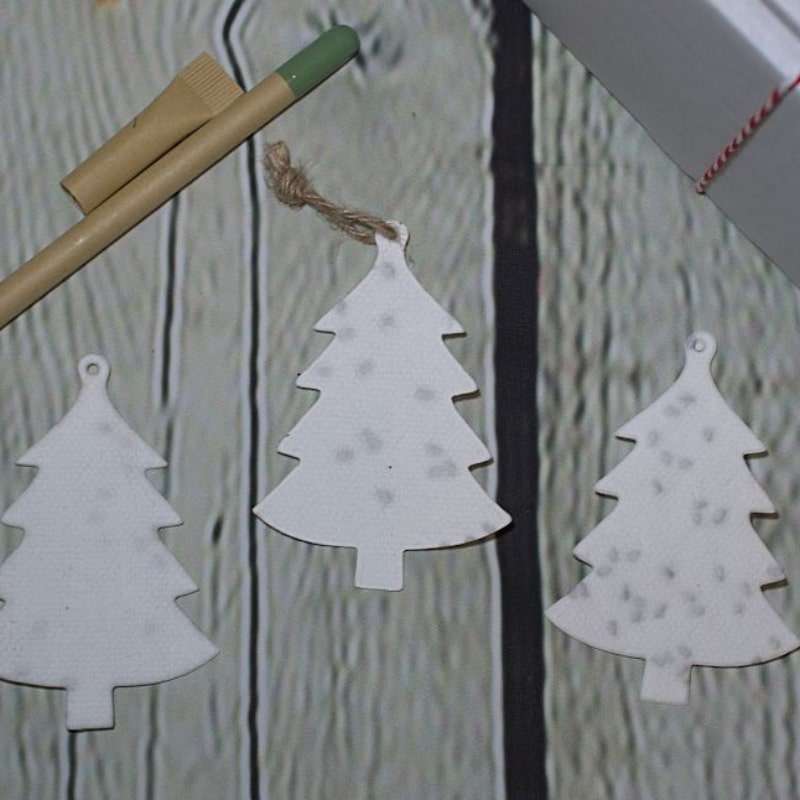eco friendly Christmas tree gift tags